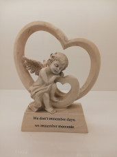 9553-Angel Sitting in a Love Heart